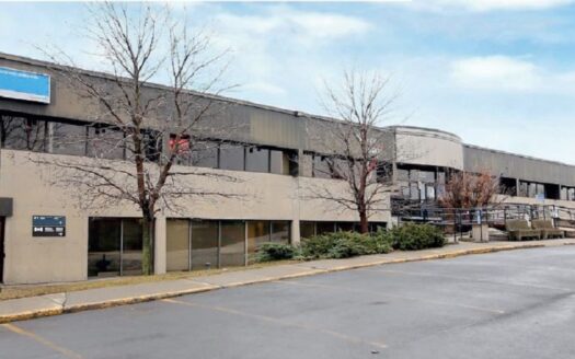 FOR RENT / COMMERCIAL OR OFFICE / ST-JEAN SUR RICHELIEU