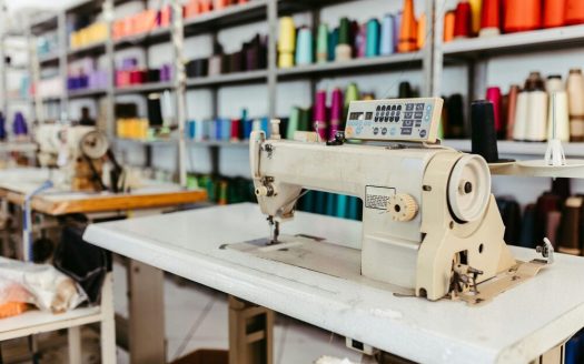 Atelier de confection de vêtements techniques