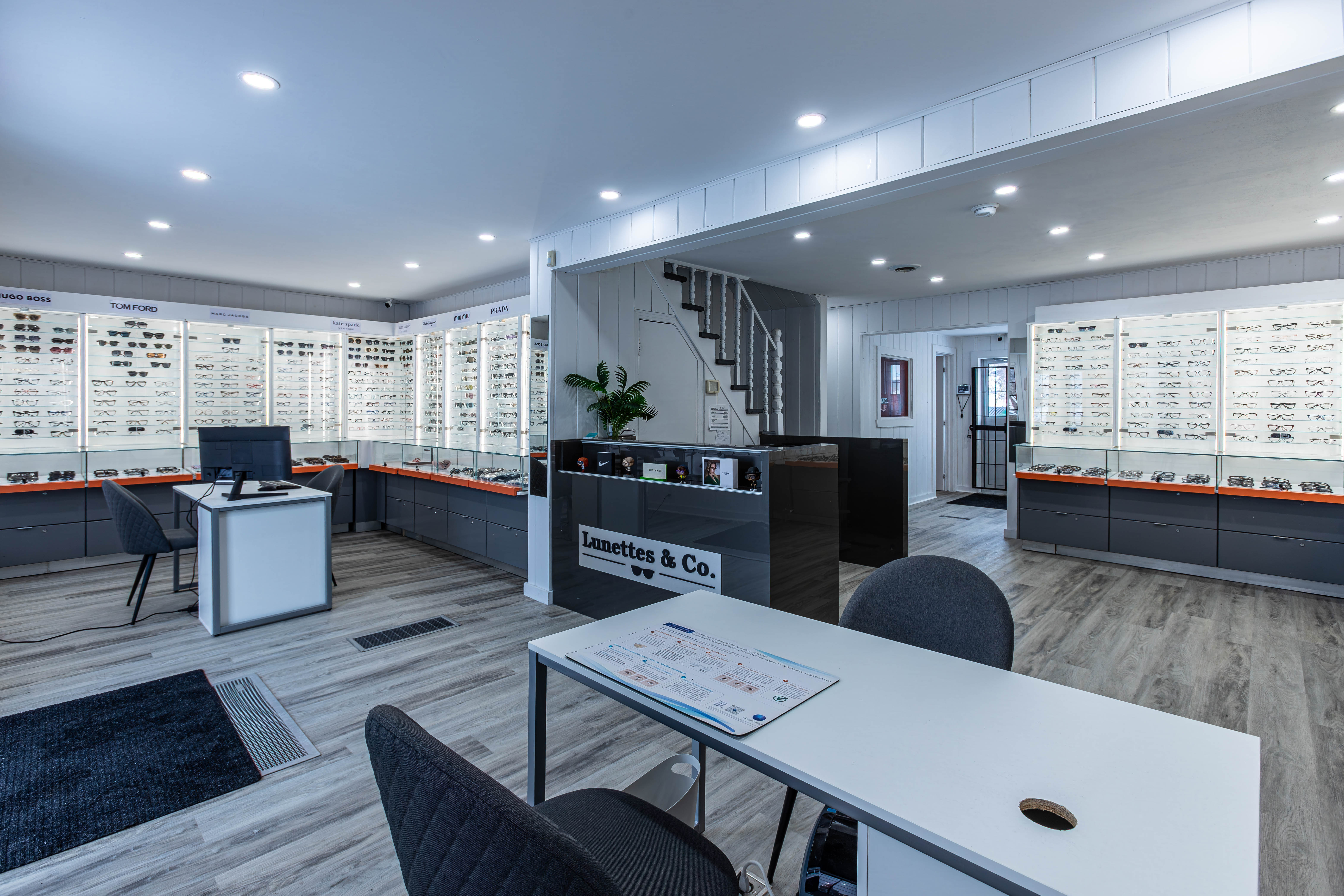 Immeuble commercial stratégique avec une lunetterie en exploitation