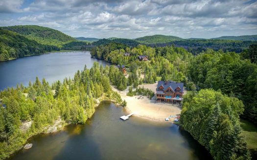 Domaine de chalets locatifs haut de gamme avec lac privé dans les Laurentides